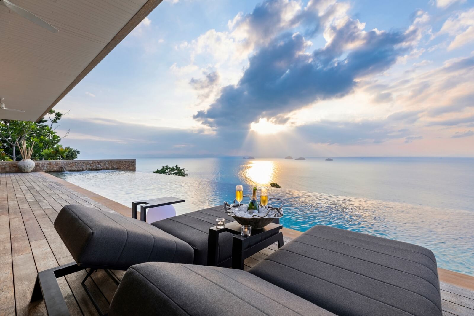 Private infinity pool overlooking the ocean at a Koh Samui holiday villa